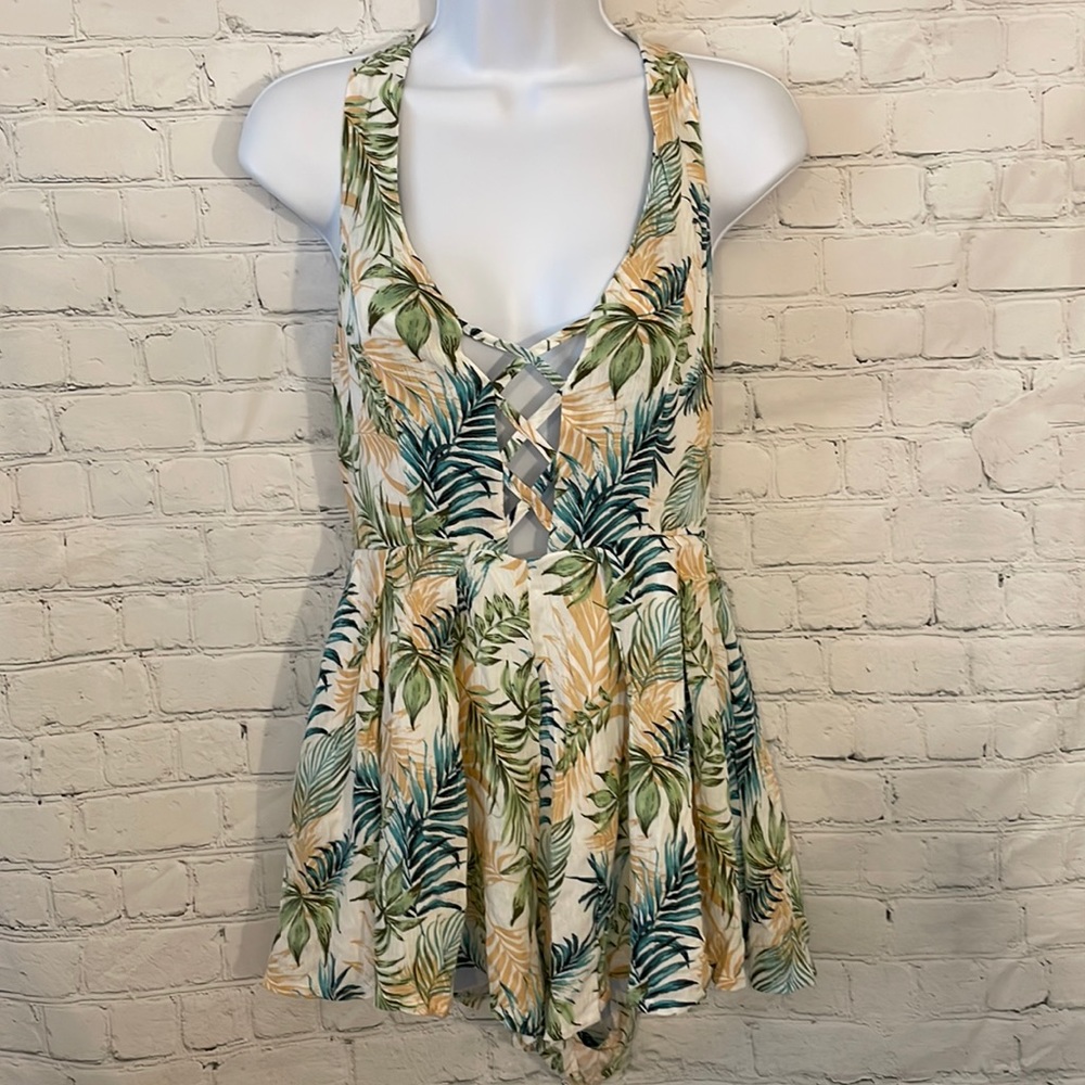NWT Vici tropical romper - Picture 1 of 9
